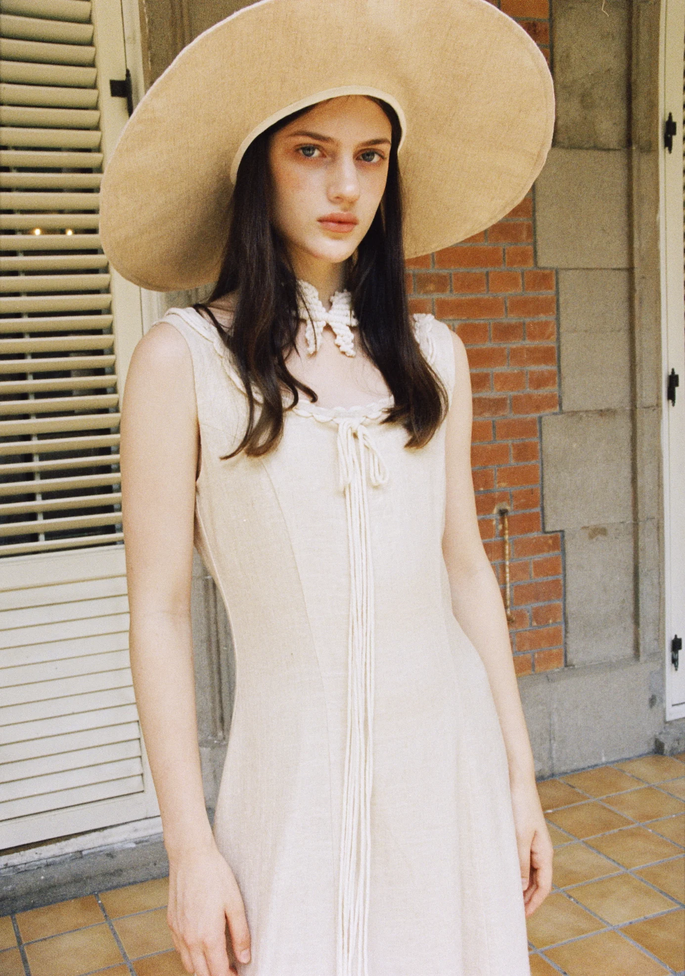 White dress with oversized hat